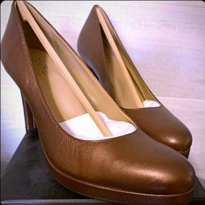 NWT Naturalizer Teresa pumps in Cocoa Pearl